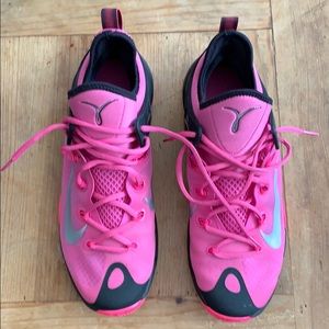 Nike HyperRev Breast Cancer Awareness